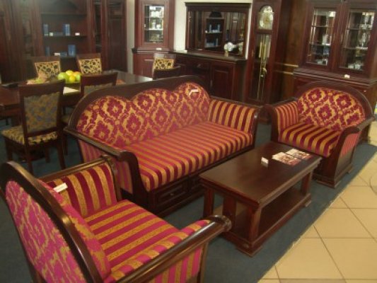 Mobilier de lux, clasic şi contemporan, pentru locuinţele constănţenilor